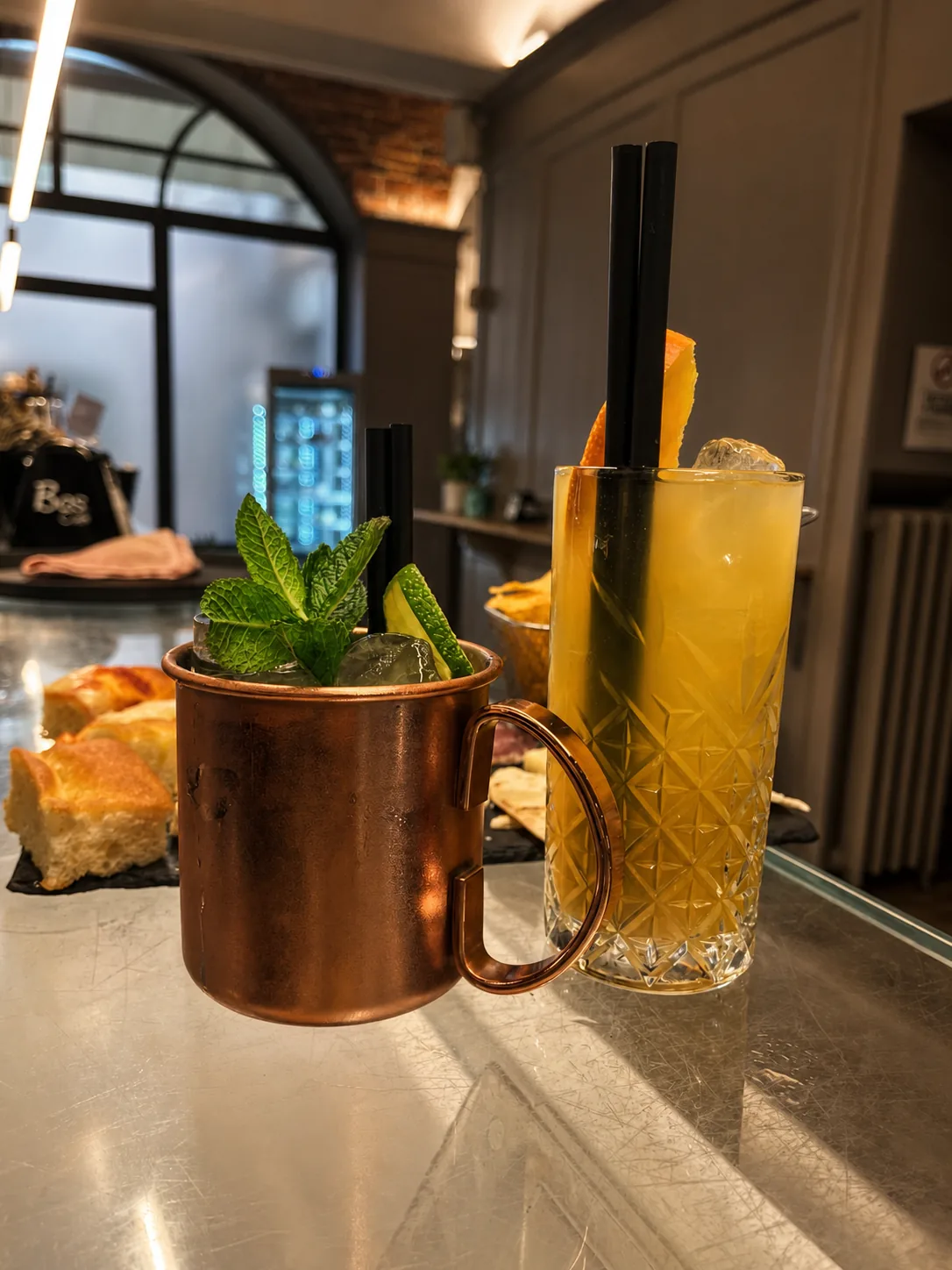 Due cocktail sul bancone del Caffè Grande